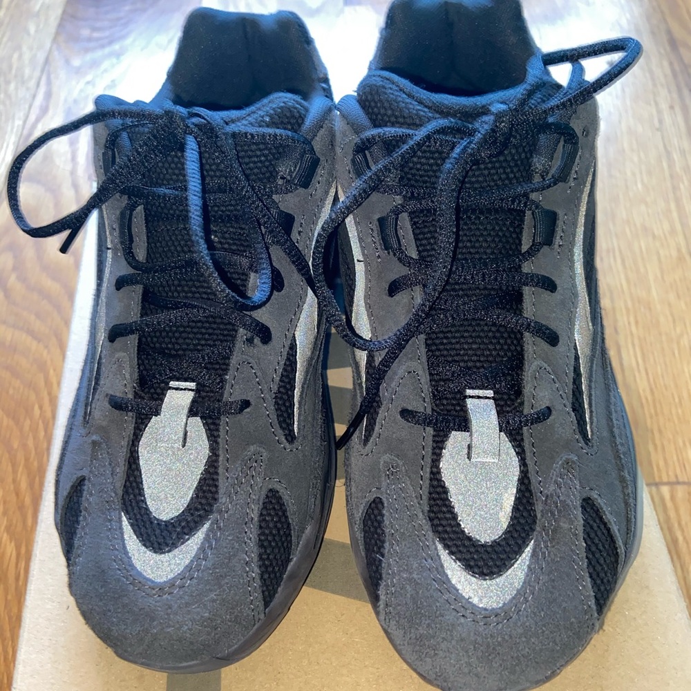 Yeezy boost 700 V2 kids ‘VANTA’